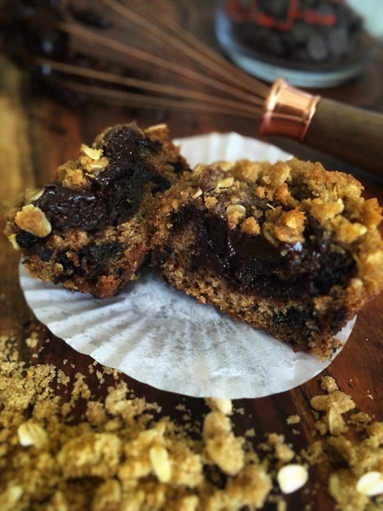 molten chocolate streusel muffins